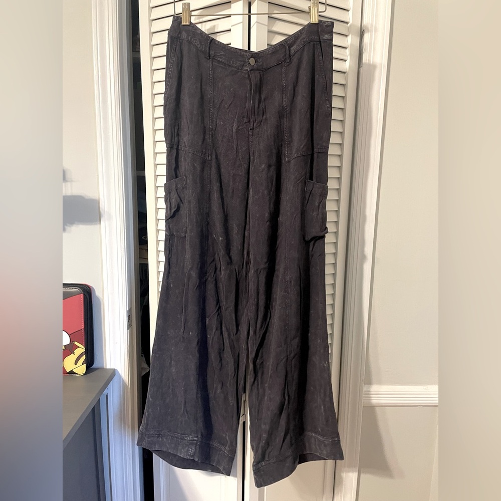 CHASER NWT Women’s Black Wide-Leg Cargo Pants